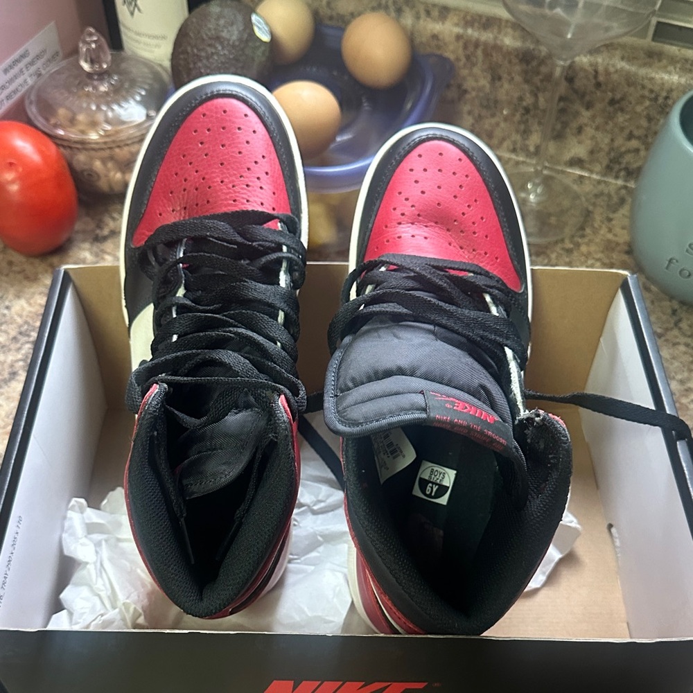 New Jordan Kids Sneakers Red Black White - Picture 6 of 6